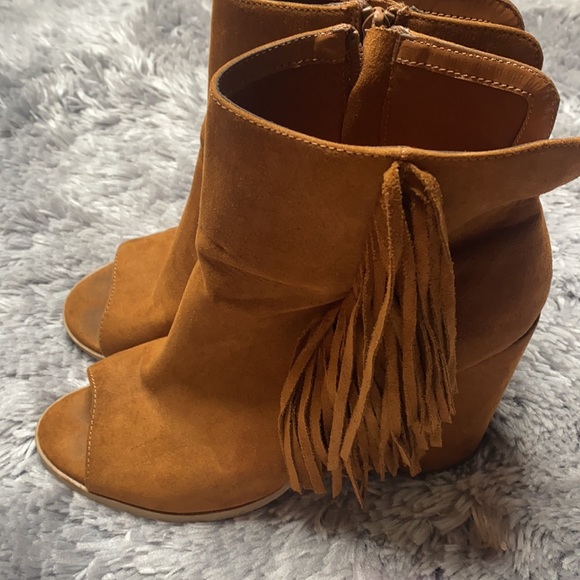 Big Buddha Brown Camel Faux Suede Fringe Open Toe Ankle Heel Booties Size 9 - Picture 6 of 12